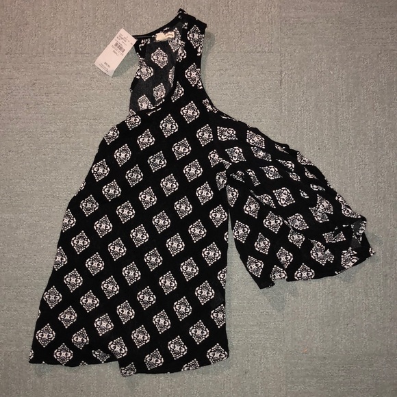 Black and white cold shoulder top - Picture 2 of 3